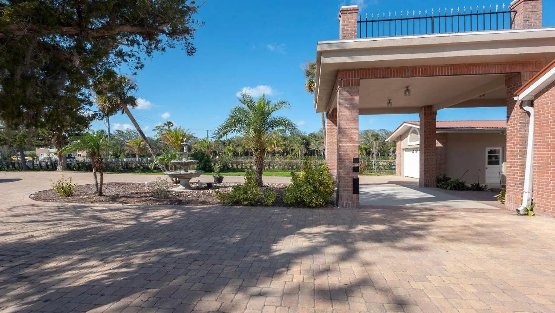 One Of A Kind Two Story Gated Halifax Riverfront South Daytona Holiday home