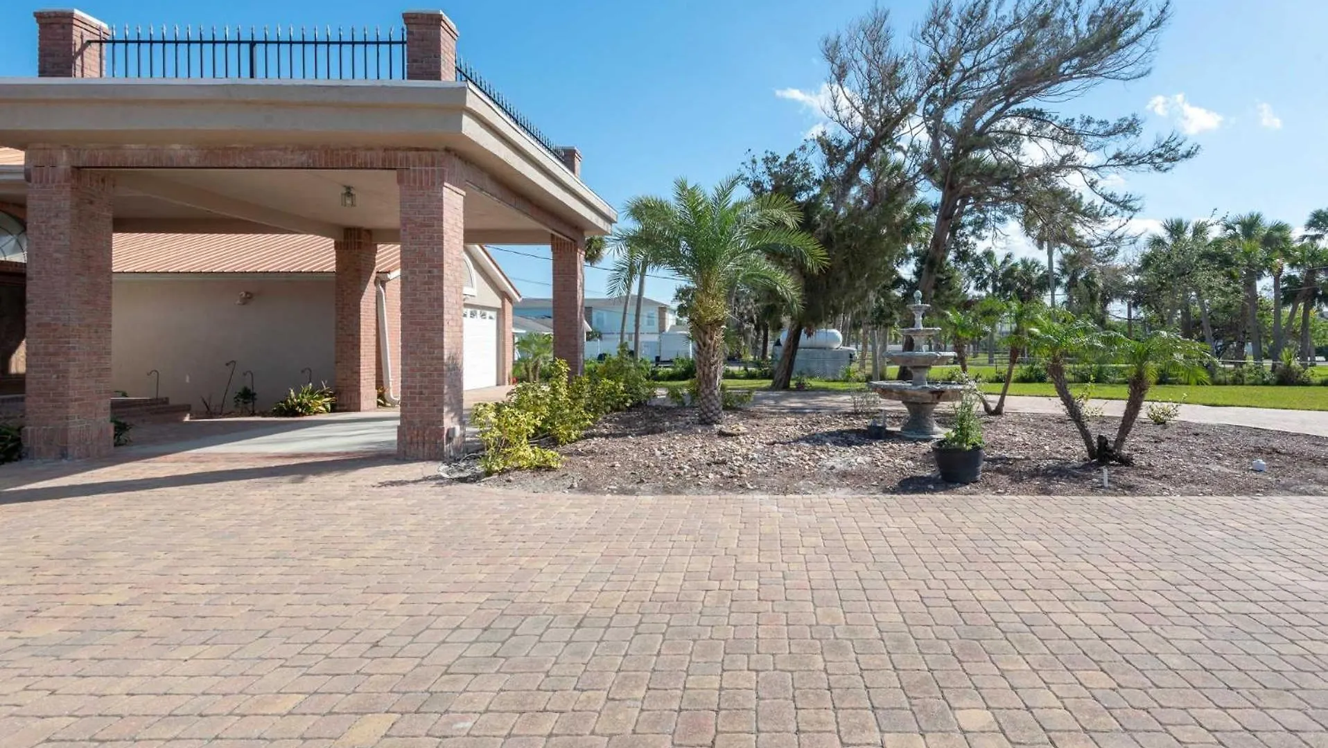 Holiday home One Of A Kind Two Story Gated Halifax Riverfront South Daytona